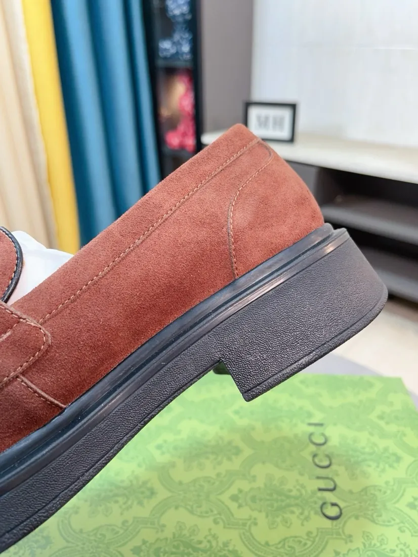 Factory price 520🌹🌹 [GUCCI Gucci] A new style of formal men's leather shoes is here ~ The original quality upper is made of cowhide imported from Italy + soft and delicate leather, comfortable and soft first-layer cowhide lining, rubber wear-resistant outsole, the shoe shape is dignified and domineering, and the luxury charm cannot be concealed! The natural and free nouveau riche leads the trend. Code number: 38-44